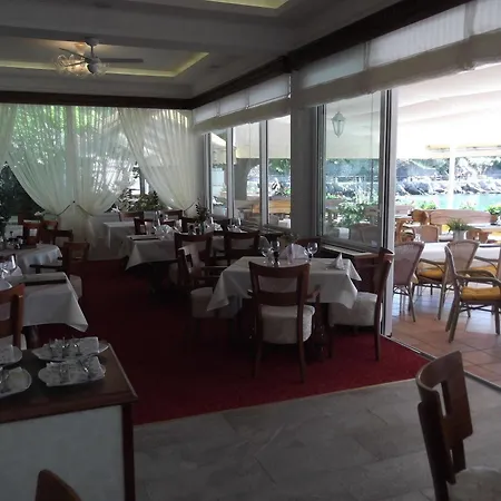 Schubert Hotel 4*